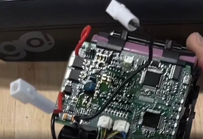 Travaux pratiques en atelier sur faisceaux électriques et composants VAE