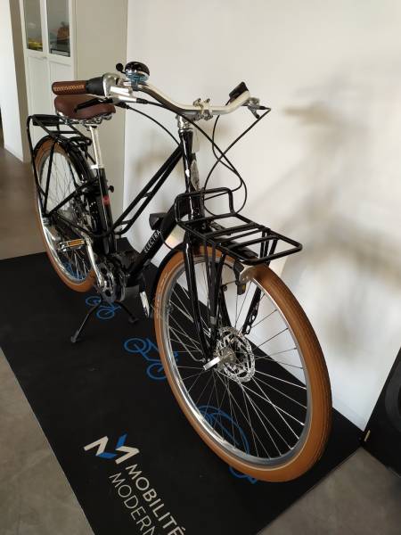 vélo rétro électrique avec porte bagage et accessoires la valette